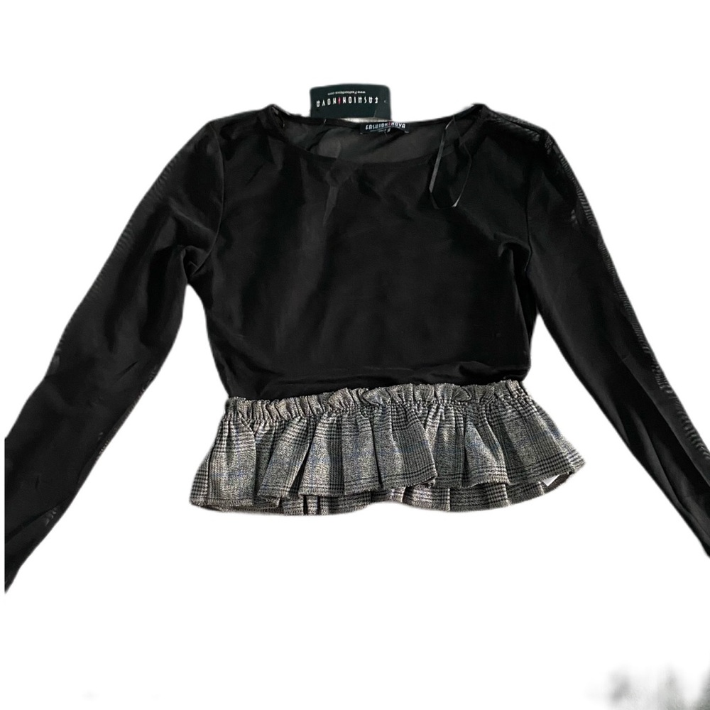 Signal crossing plaid top.